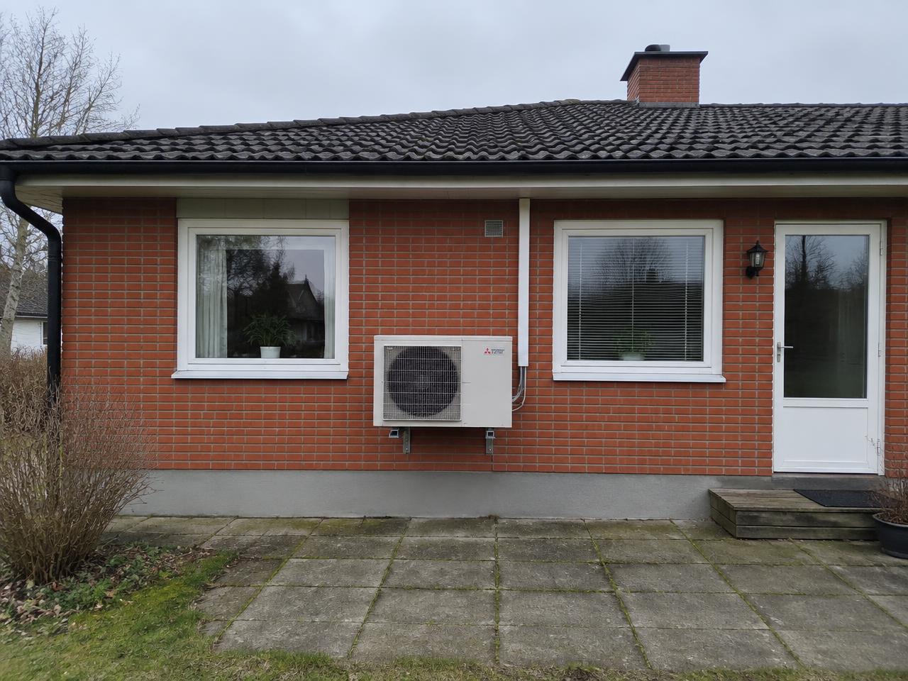 Tegelhus med låg takfot